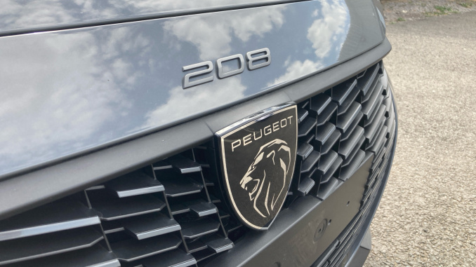 Peugeot 208 1.2 Hybrid 110 Allure 5dr e-DSC6 Petrol Hatchback - Image 41
